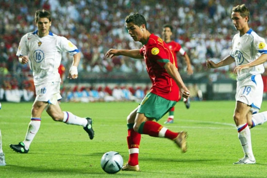 Loja online Fútbol Emotion Portugal - Blogs de futebol - Cristiano Ronaldo melhor marcador de sempre de selecoes - 1.webp